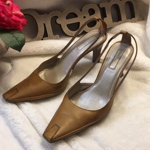 Unisa Tan pumps